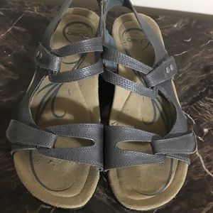 Abeo silver gray comfort sandals women’s 9